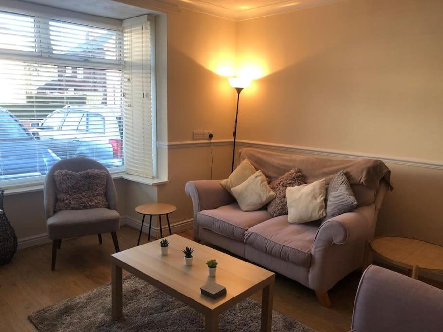 29 Comfort House 2 Bedroom Townhouse With Parking Scunthorpe Extérieur photo